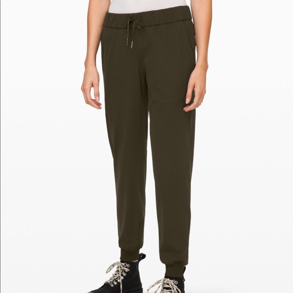 COPY - Lululemon On the Fly joggers